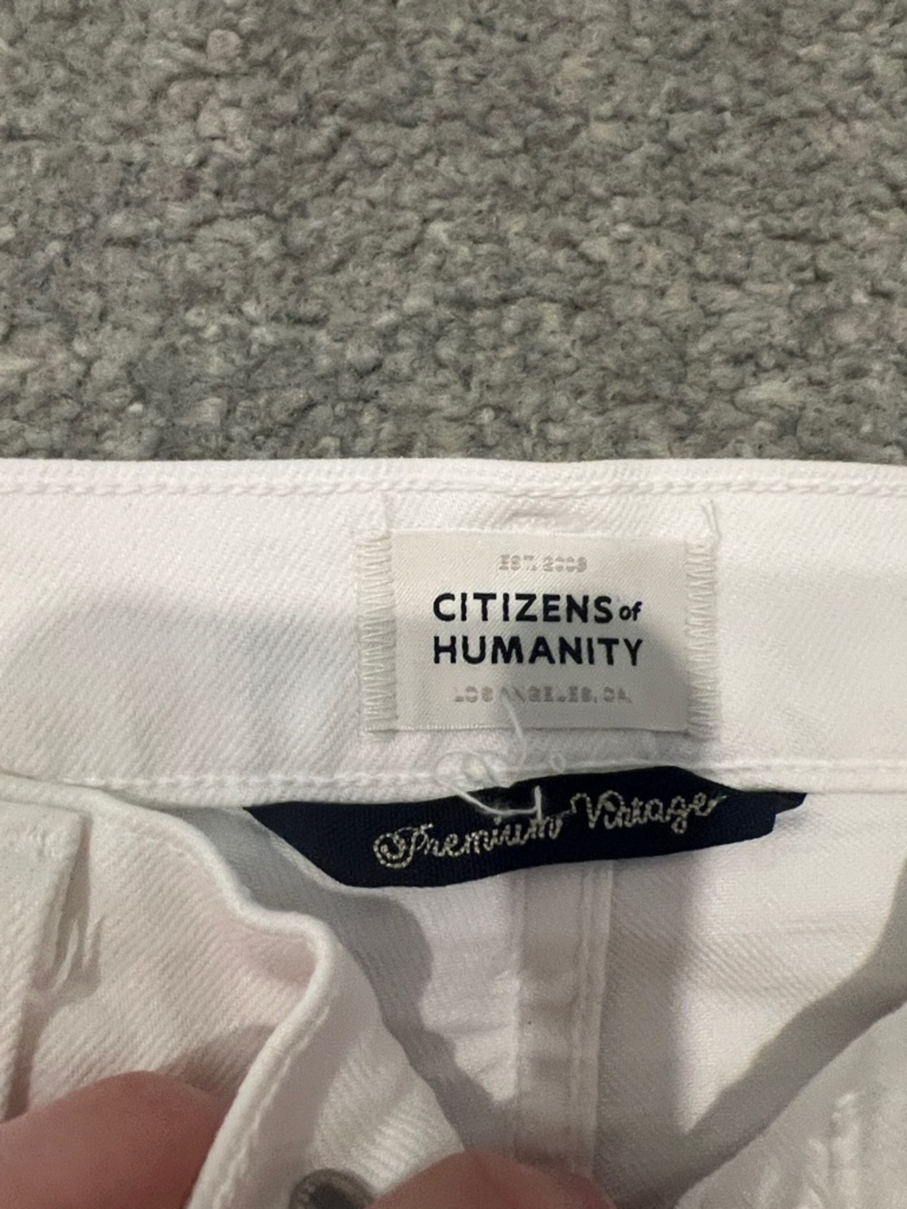 Citizens Of Humanity White Straight-Leg Jeans with Raw Hem- isola - Picture 2 of 4